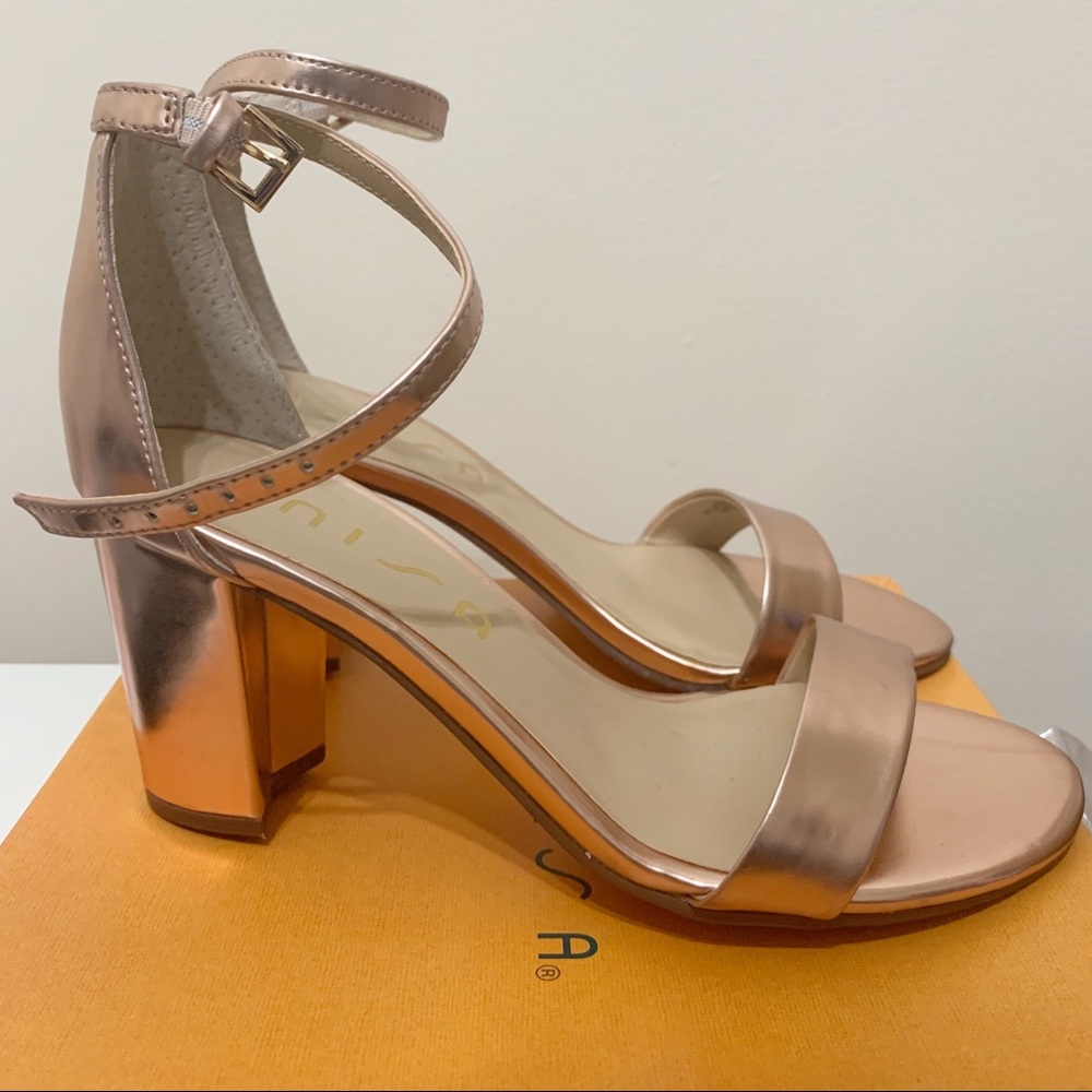 NIB Metallic Rose Gold✨Block Heel Sandal Size 7